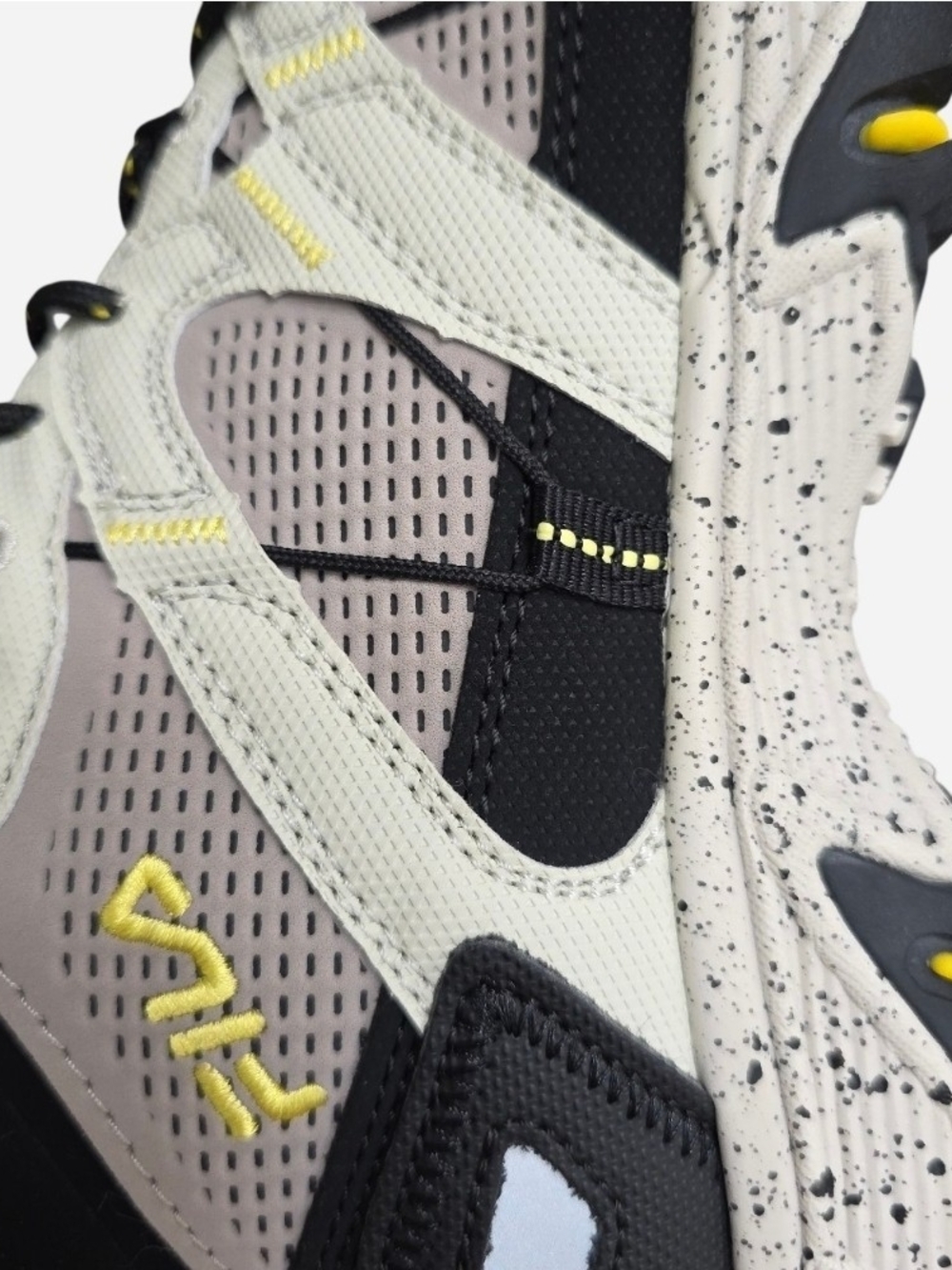 NWOT Fila Grand Tier Mid Hiking Trail Sneakers in Black, Gray & Yellow, Size 9 - Picture 8 of 11